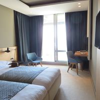 ふかふかベッド、清潔感のある室内