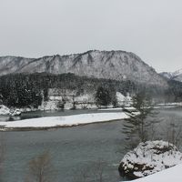 部屋から見える阿賀野川・赤崎山