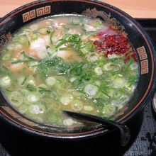 豚骨ベースです