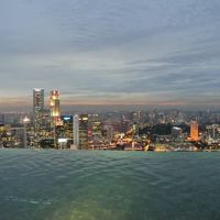 屋上のインフィニティプール