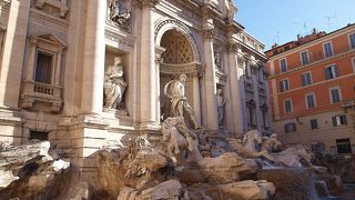 ローマバロックの傑作、トレヴィの泉！