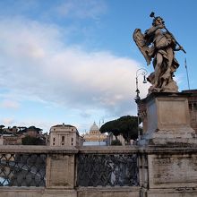 様々な天使たちが並ぶ