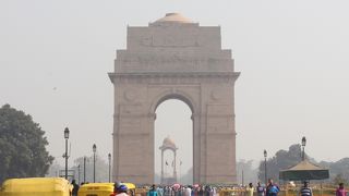 インド人兵戦死者１万数千人の慰霊塔