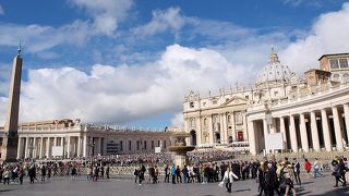 ベルニーニがデザインした広場