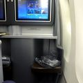 ビジネスファーストクラスはフルフラットだが狭くて，隣の人に気を使う　あまりお勧めできない