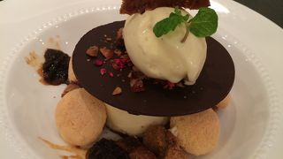 お店もケーキも素敵なカフェ