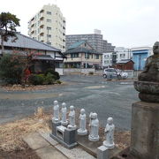 都心の寺院とは明らかに異なる光景です