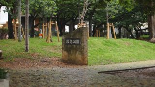 牧志駅を降りてすぐの小さな公園