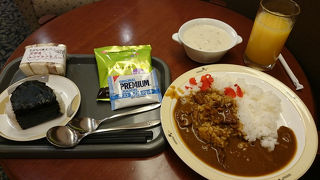 広くて、そこそこのお食事