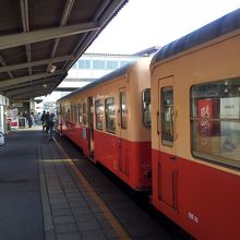 2両編成で、五井駅でのJR内房線からの乗り換えも便利