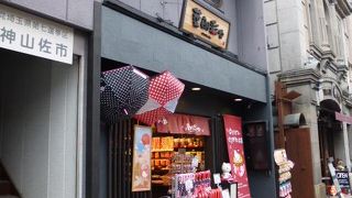 蔵造りの街並みに現れる大人気キャラクター