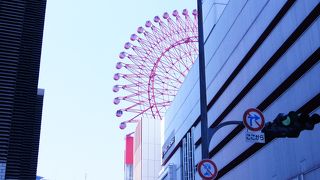 眺めのよい赤い観覧車があります！【ＨＥＰ　ＦＩＶＥ】