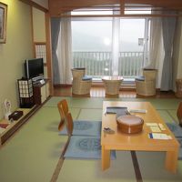 部屋は至って普通の和室です？