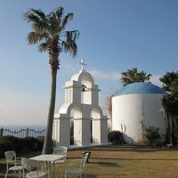 チャペルの中庭はエーゲ海風？