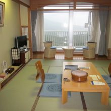 部屋は至って普通の和室です？