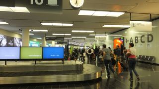 着陸後空港バスに乗るまで２０分程度で便利でした。