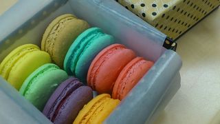 マカロンもお店もかわいい