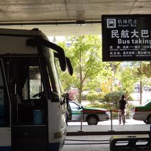 麗江三義空港から古城までのバス