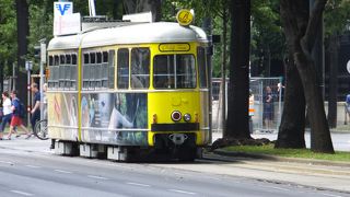 ５８番のトラムで、ウィーン西駅⇔シェーンブルン宮殿　１０分程度です。