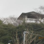 須賀神社東側の吉田山に城址があります。