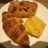 朝食　パンが美味しかった