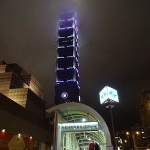 ＭＲＴ駅から見た台北１０１