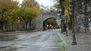 サンルイ門の上を歩いてシタデルまで行きました