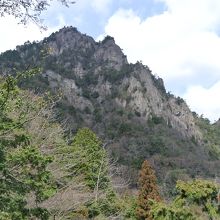 岩が林立する山容「雪彦山」