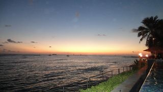 砂浜をずっと歩くのも気持ち良い！！　ワイキキビーチ