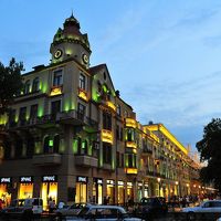 カスピ海に向かう途中の目抜き通り。