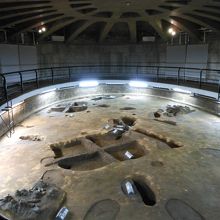 9500年前に発掘されたままで保存れています