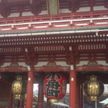 仲見世通りから