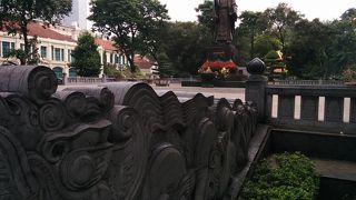 ～ホーチミンに次ぐベトナムの英雄『リー・タイトー』～★『リー・タイトー』像がある公園はハノイ市民の憩いの場所になっていた★