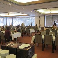 翌朝は朝食会場にてバイキング