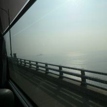 全長.約20キロの仁川大橋を渡ります。