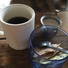 コーヒーは少し癖のある味でした