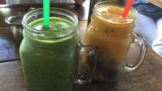 エッグベネディクトとロコモコ ♪