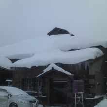 冬季の建物外観