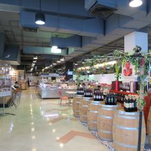 一角には小さなフードコート…値段はちょっと高めです