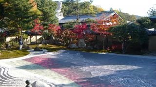 紅葉や庭園のきれいなお寺です。