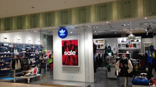 ファッションアイテムにもなるアディダスさん!!