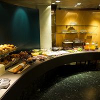 朝食会場の様子1．