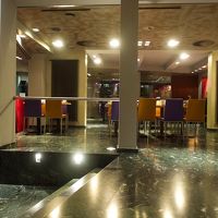 朝食会場の様子2．