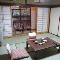 ２階菊の間　８畳広縁付き