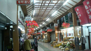 地元商店が元気に営業中の桑名のアーケード街