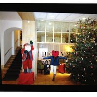 サンタとツリーがお出迎え