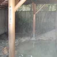 露天風呂。お風呂も狭めです。