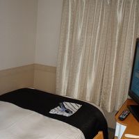 シンプルなシングルベッド。でも寝心地はよかったです。