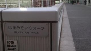 昼と夜、別々の風景を見せてくれる橋です。