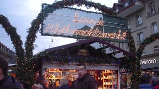 訪れたときは、旧市街のヴァイゼンハウス広場やミュンスター広場などでクリスマスマーケットが開催されていました。